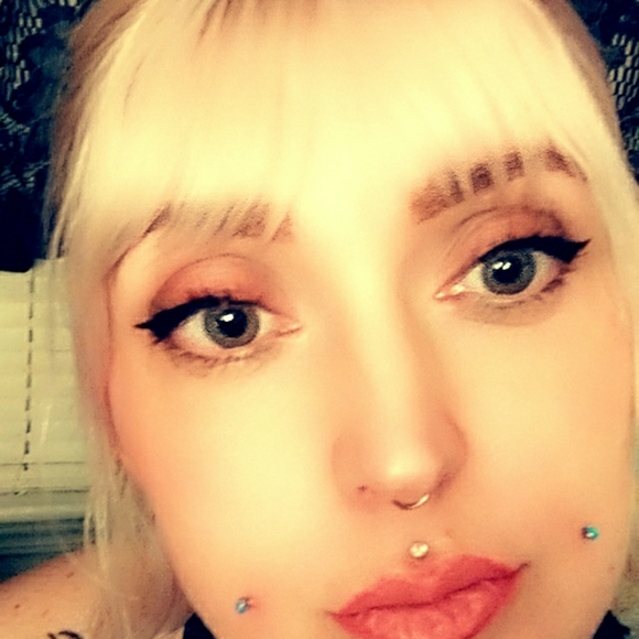 Meet your Posher, Amber - Picture 8 of 8